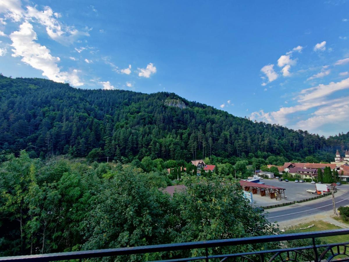 Отель Castle Gate Бран Экстерьер фото